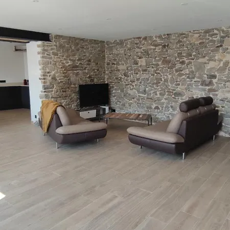 Les Cigognes N0ires 度假居 Dragey