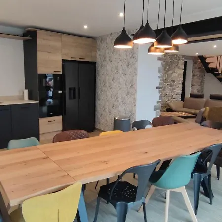 Les Cigognes N0ires Ferienhaus *