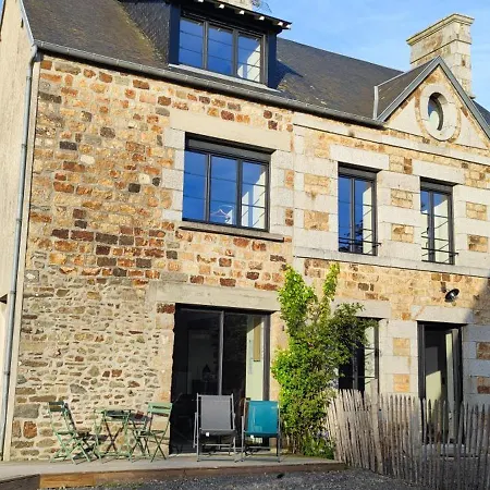 Les Cigognes N0ires 度假居 Dragey